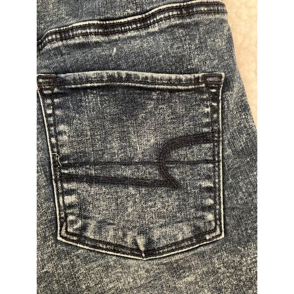 American Eagle blue denim jean cut off shorts, superstretch button front, size 4 - Picture 10 of 10